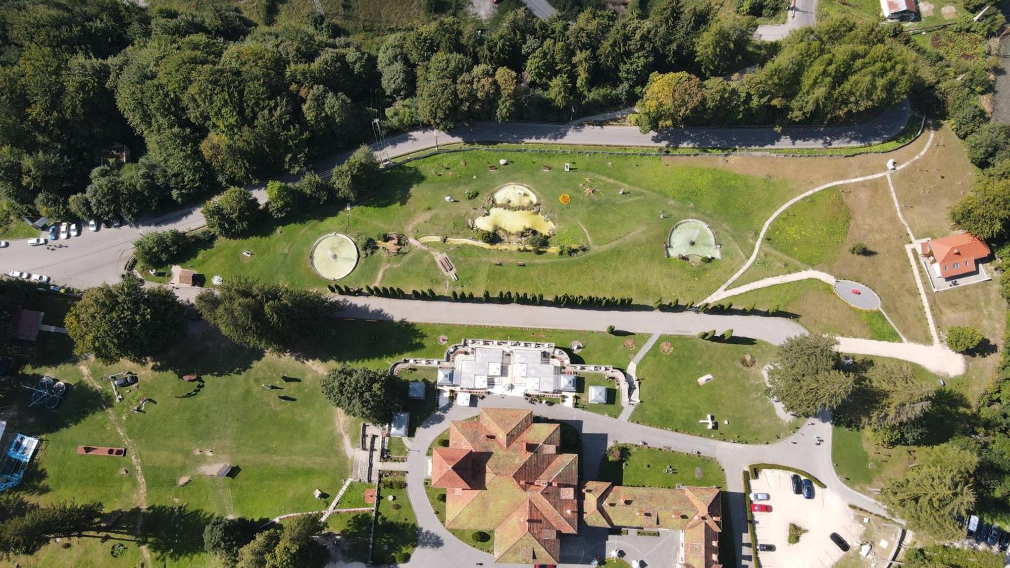 Castelul Cantacuzino Busteni Exterior photo